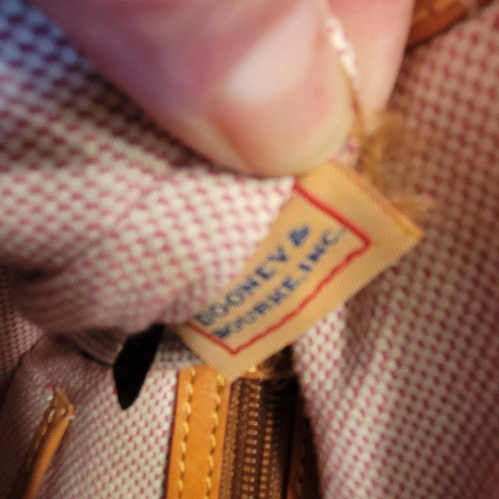 Dooney and Bourke Dillon handbag - Picture 5 of 9